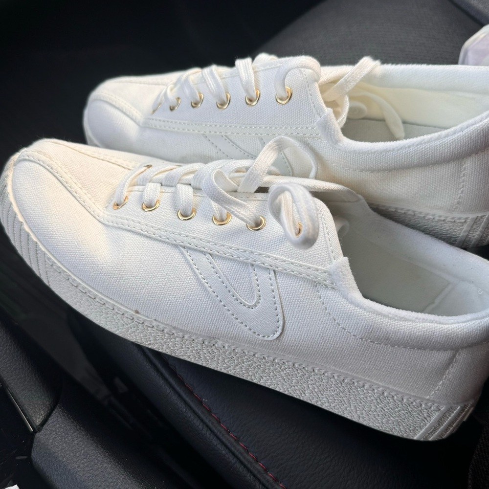 Tretorn J Crew Women's White Canvas Sneakers Size 8 preppy casual - Picture 2 of 9